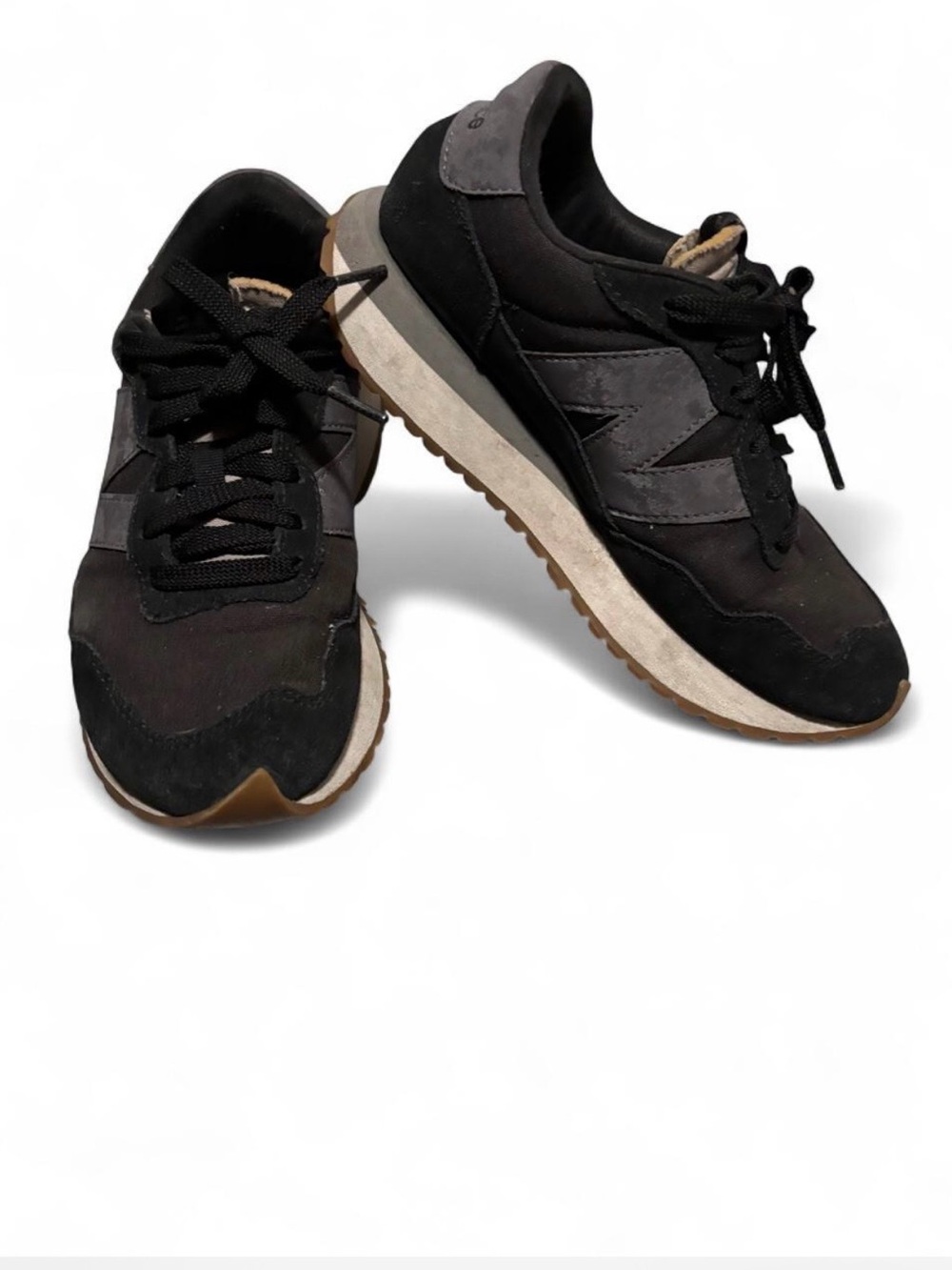 New Balance Women's Black and Gray Low-Top Sneakers